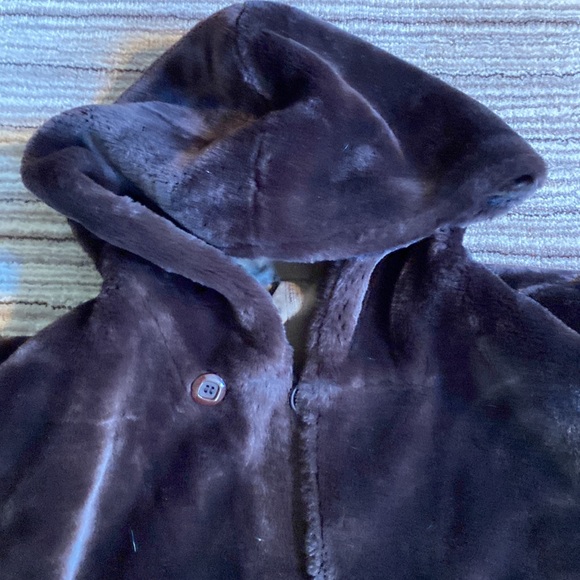 Hooded Weather Resistant Reversible Faux Fur Coat - Picture 8 of 10